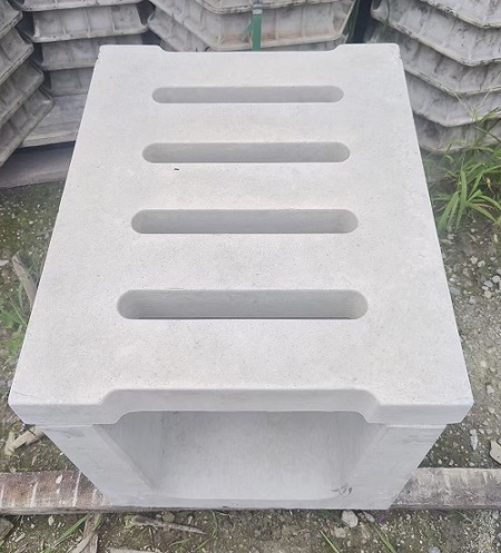 水泥雨水篦子圖片，水泥雨水篦子高清圖片，水泥雨水篦子成品圖片，水泥雨水口立篦子圖片，四孔水泥雨水篦子圖片