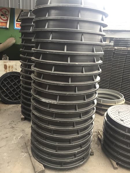 玻璃鋼井蓋模具是用于制造玻璃鋼井蓋的工具，玻璃鋼井蓋模具，玻璃鋼井蓋